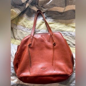 Beautiful brown leather bag. In very nice condition.